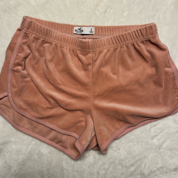 Hollister - Velvet Mini Shorts - Picture 4 of 5